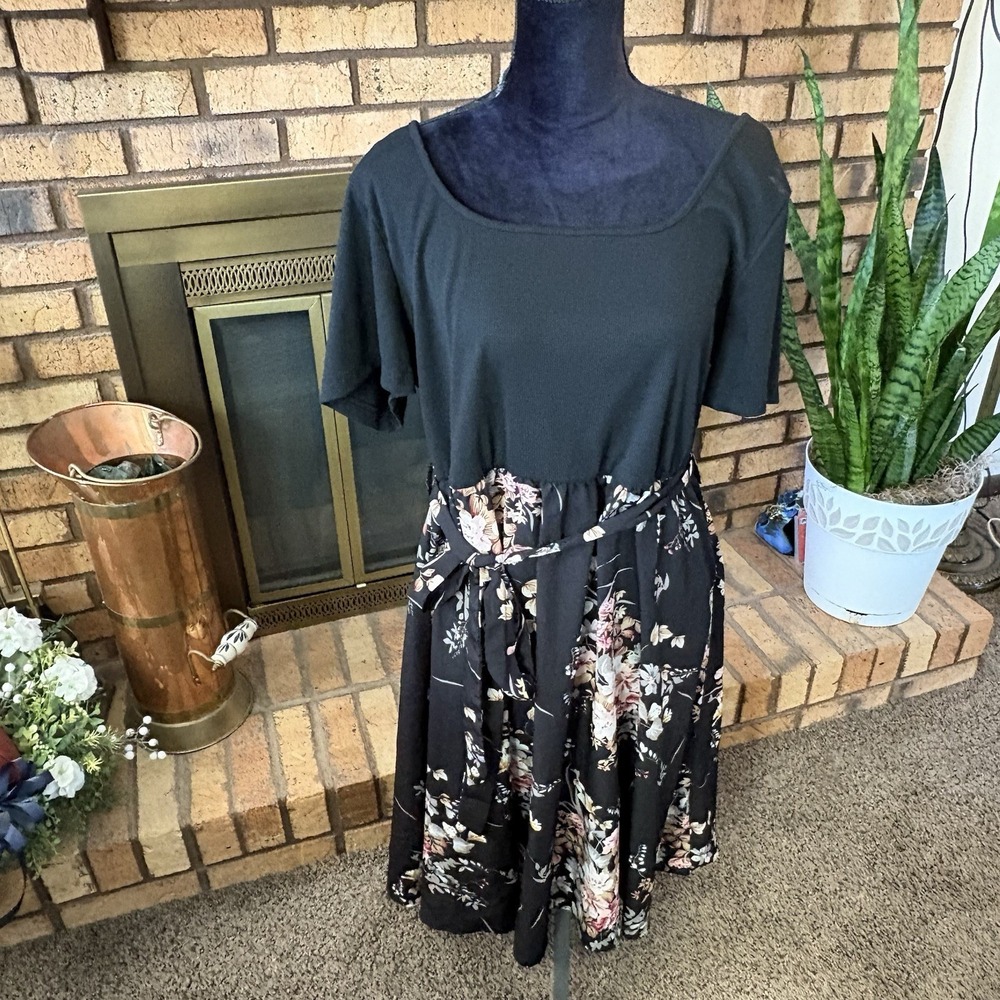 SHEIN Curve Black Floral Shortsleeve Polyester Maxi Dress Women's Plus Size 2XL